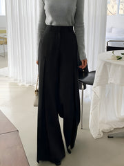 Pantalon noir ample à pinces, vue portée de dos