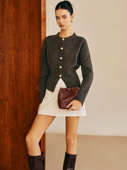 Pull boutonné fendu