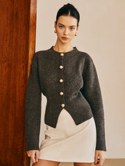 Pull boutonné fendu
