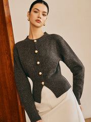 Pull boutonné fendu