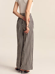 Pantalon vichy noir et blanc, vue portée de profil