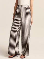 Pantalon vichy noir et blanc, vue portée de trois quarts