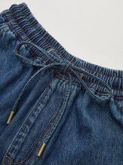 Jean bleu à taille cordon, détail du cordon