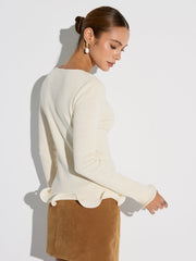 Top tricot fleuri bordure volantée