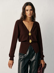 Pull col V détails métalliques