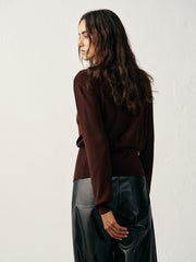 Pull col V détails métalliques