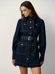 Robe en jean ceinturée col montant
