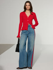 Jean ample à bande rouge bleu, vue portée de face