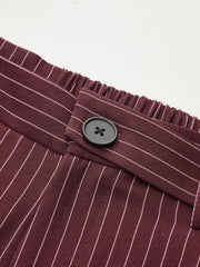 Pantalon rayé à taille asymétrique bordeaux, détail du bouton