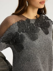 Pull dentelle fleurie col rond