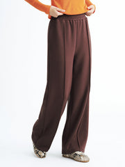 Pantalon de jogging brun ample, vue portée de face