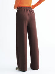 Pantalon de jogging brun ample, vue portée de dos