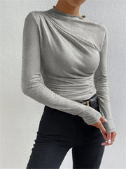 Chemise froncée manches longues gris clair — vue portée de face, cadrée à la taille