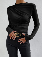 Chemise froncée manches longues noir — vue portée de face, cadrée à la taille