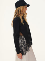 Pull tricoté panneaux dentelle