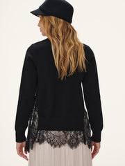 Pull tricoté panneaux dentelle