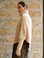 Poncho col roulé détail métallique