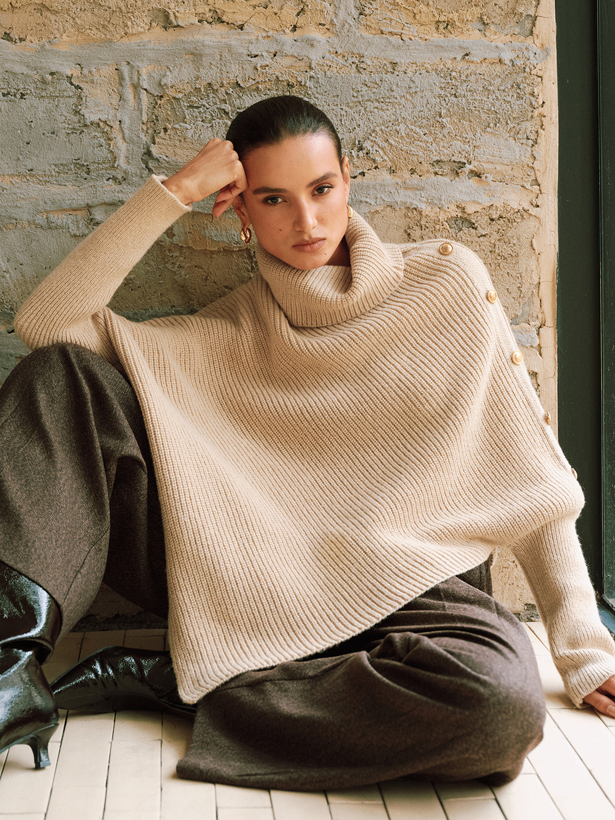 Poncho col roulé détail métallique