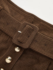 Pantalon velours côtelé ceinture boutons marron, détail de la ceinture