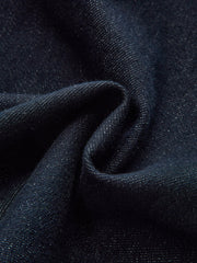 Jean marine à jambe galbée, détail du denim