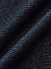 Jean marine à jambe galbée, détail du denim