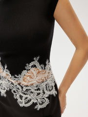 Pull sans manches col montant dentelle