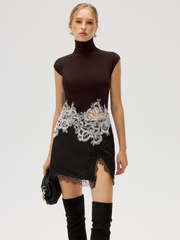 Pull sans manches col montant dentelle