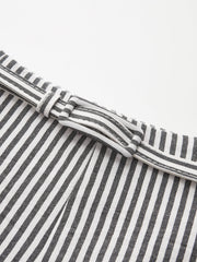 Pantalon rayé jambe large ceinture noir et blanc, détail de la taille