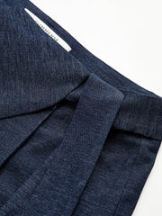 Pantalon ample à enroulement marine, détail de la taille