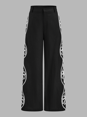 Pantalon noir brodé côté, pièce seule, vue de face