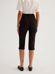 Pantalon capri slim noir, vue portée de dos