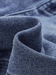 Jean ample à nœud dans le dos bleu, détail du denim