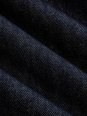 Jean marine à boutons dorés, détail du tissu