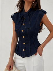 Blouse col montant ceinturée en jean