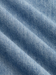 Jean portefeuille jambe large bleu, détail du denim