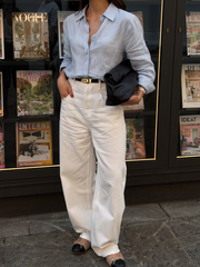 Jean blanc à jambes larges, vue portée de face
