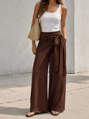 Pantalon portefeuille froissé chocolat, vue portée de face