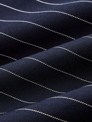 Pantalon rayé marine à rabat, détail des rayures