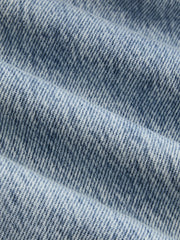 Jean ample à bande de dentelle bleu clair, détail du denim