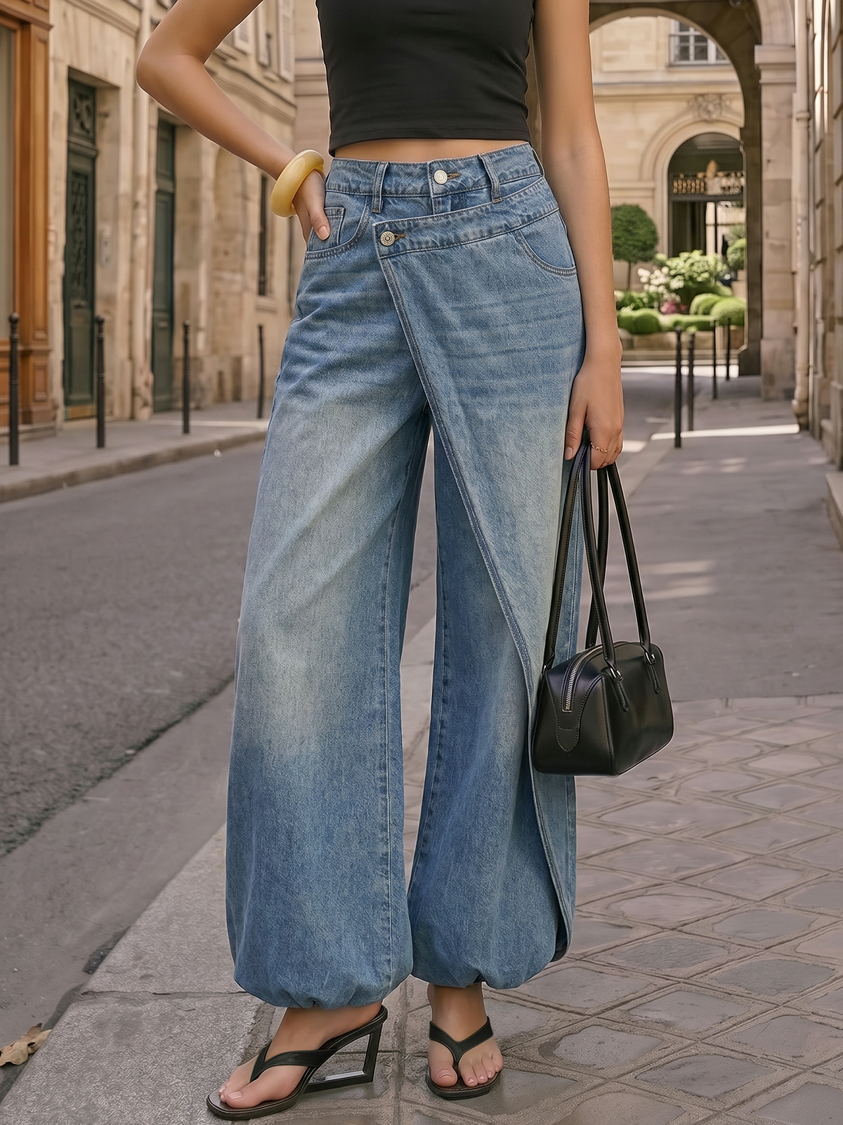 Jean portefeuille jambe large bleu, vue portée de trois quarts