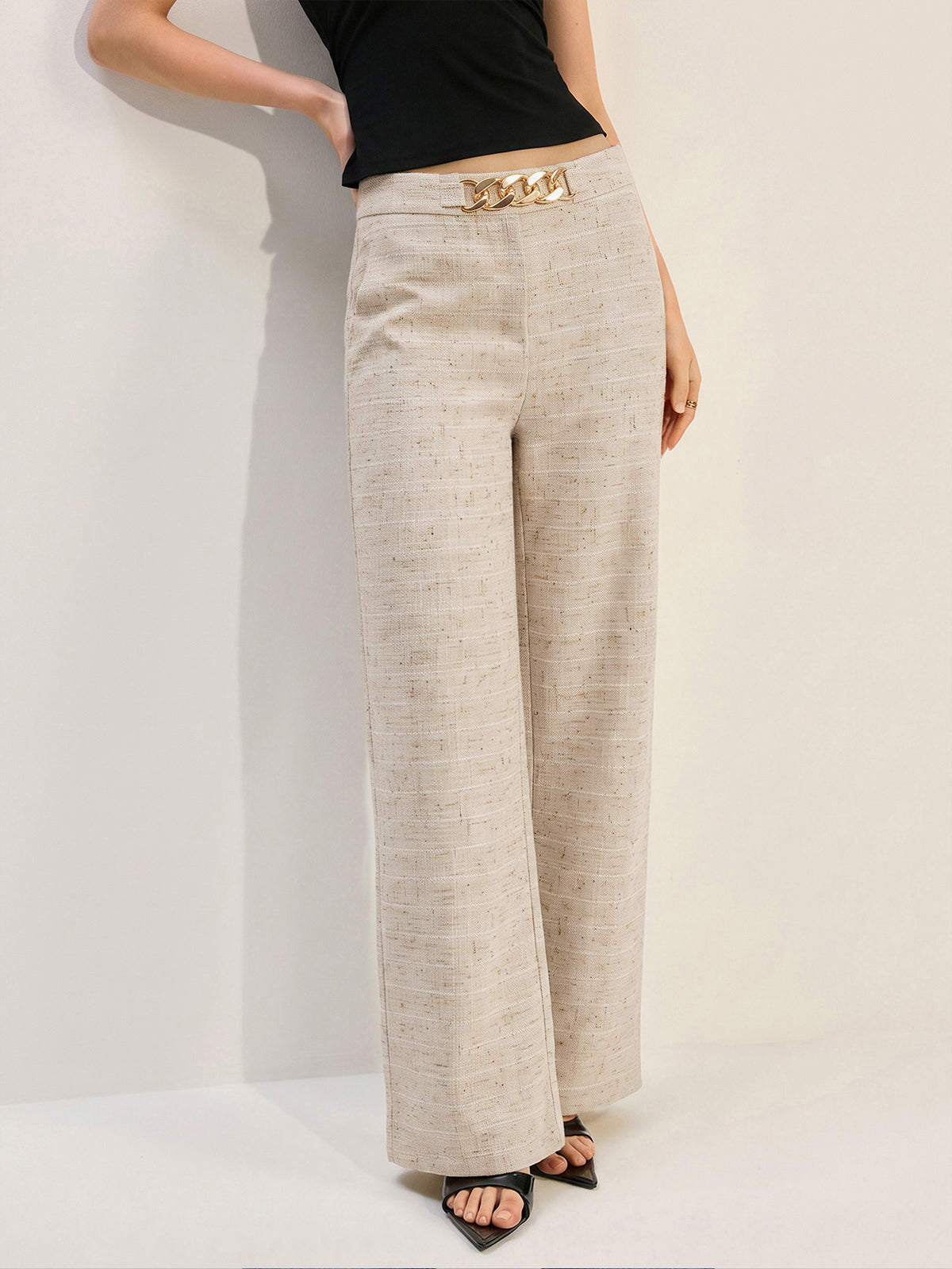 Pantalon tweed écru à chaîne, vue portée de face
