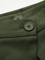 Pantalon croisé à jambes amples olive, détail des boutons