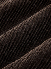 Pantalon velours côtelé jambe tonneau marron, détail du velours