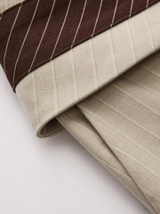 Pantalon ample à taille rabattue beige, détail de la taille