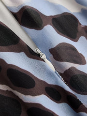 Pantalon plissé imprimé animalier, détail de la fermeture