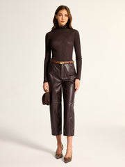 Pantalon cropped en simili cuir brun, vue portée de face