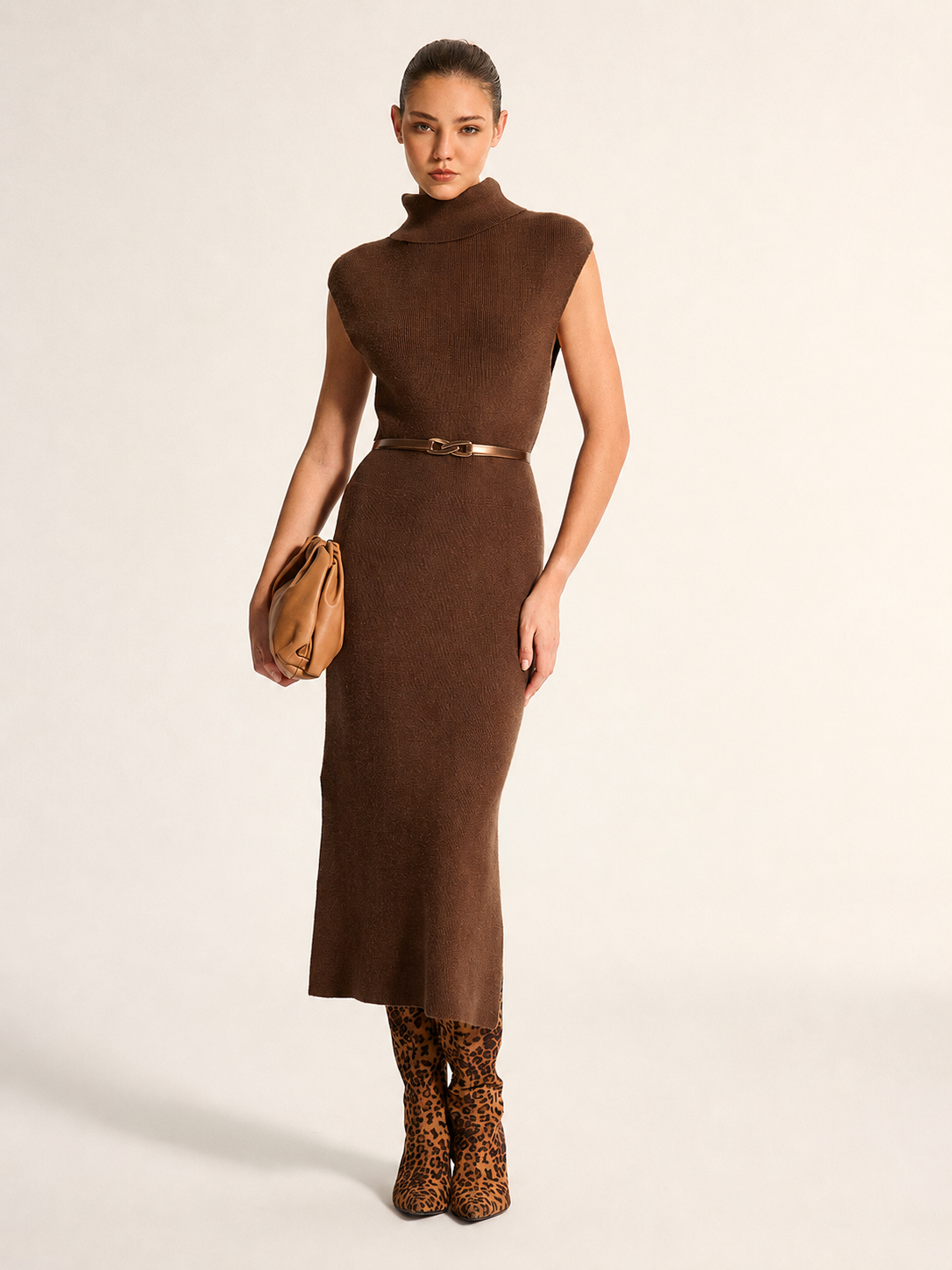 Robe pull col roulé fente latérale