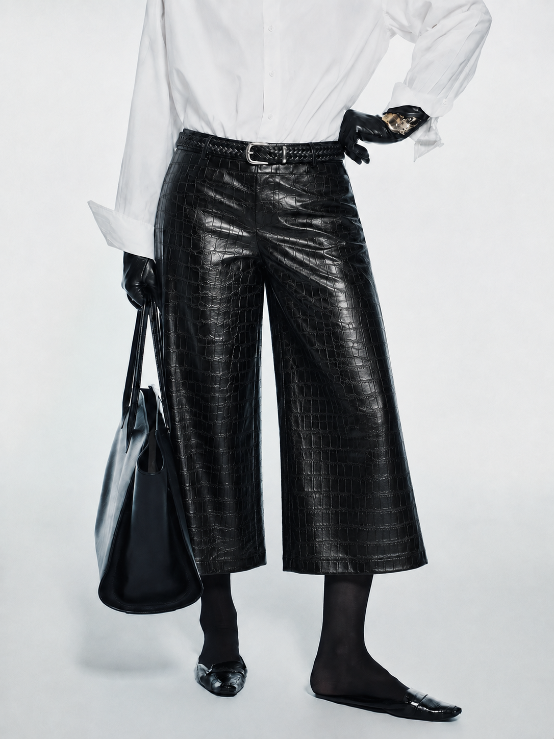 Pantalon culotte en simili croco noir, vue portée de face