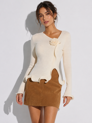 Top tricot fleuri bordure volantée