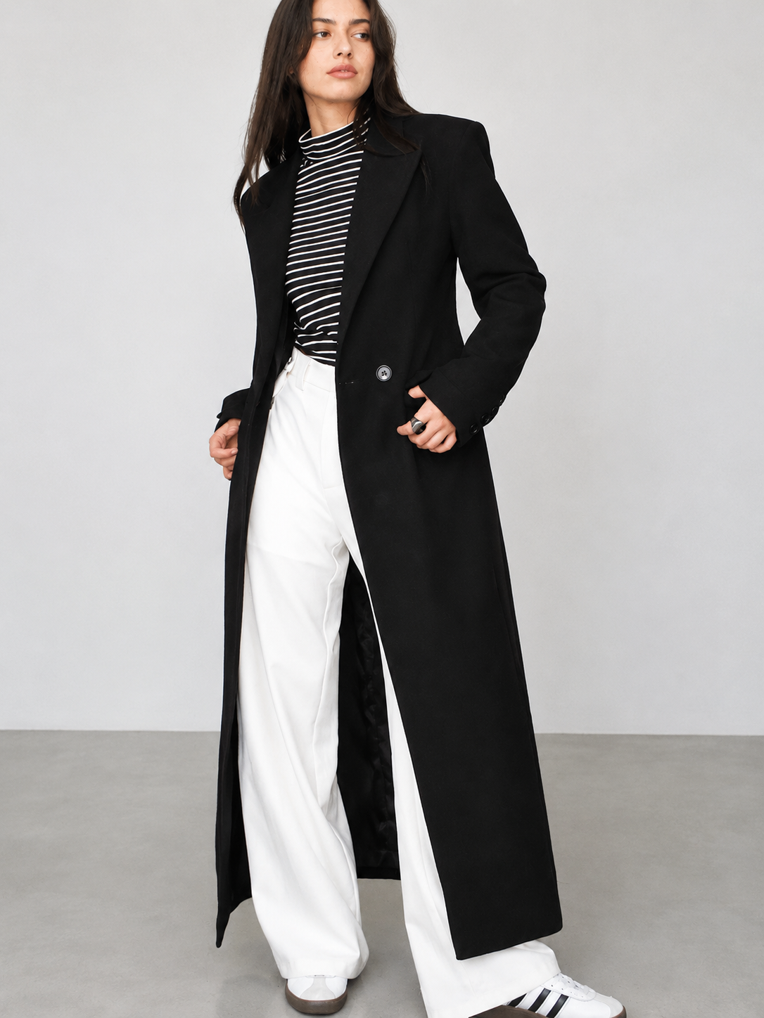 Manteau noir long à revers